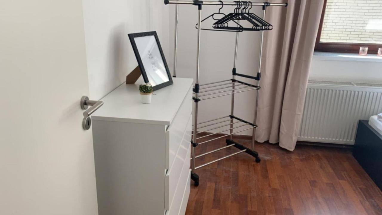 Zimmer In Wohnung Monteure Apartment Kuche Modern Enger Luaran gambar