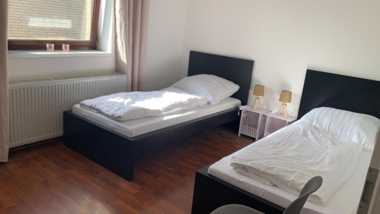 Zimmer In Wohnung Monteure Apartment Kuche Modern Enger Luaran gambar