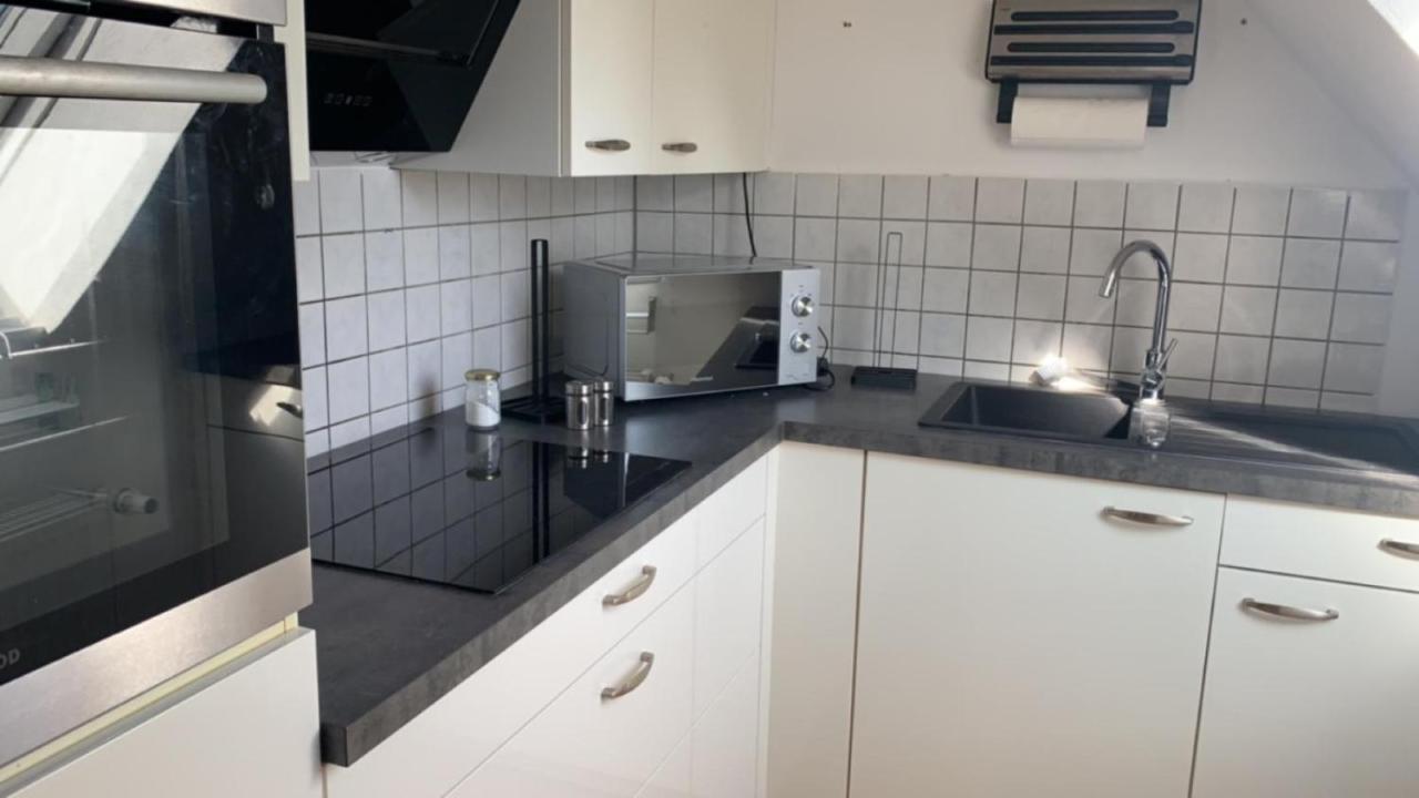 Zimmer In Wohnung Monteure Apartment Kuche Modern Enger Luaran gambar