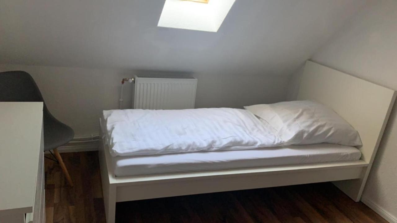 Zimmer In Wohnung Monteure Apartment Kuche Modern Enger Luaran gambar